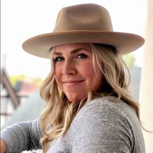 Meet your Posher, Perri